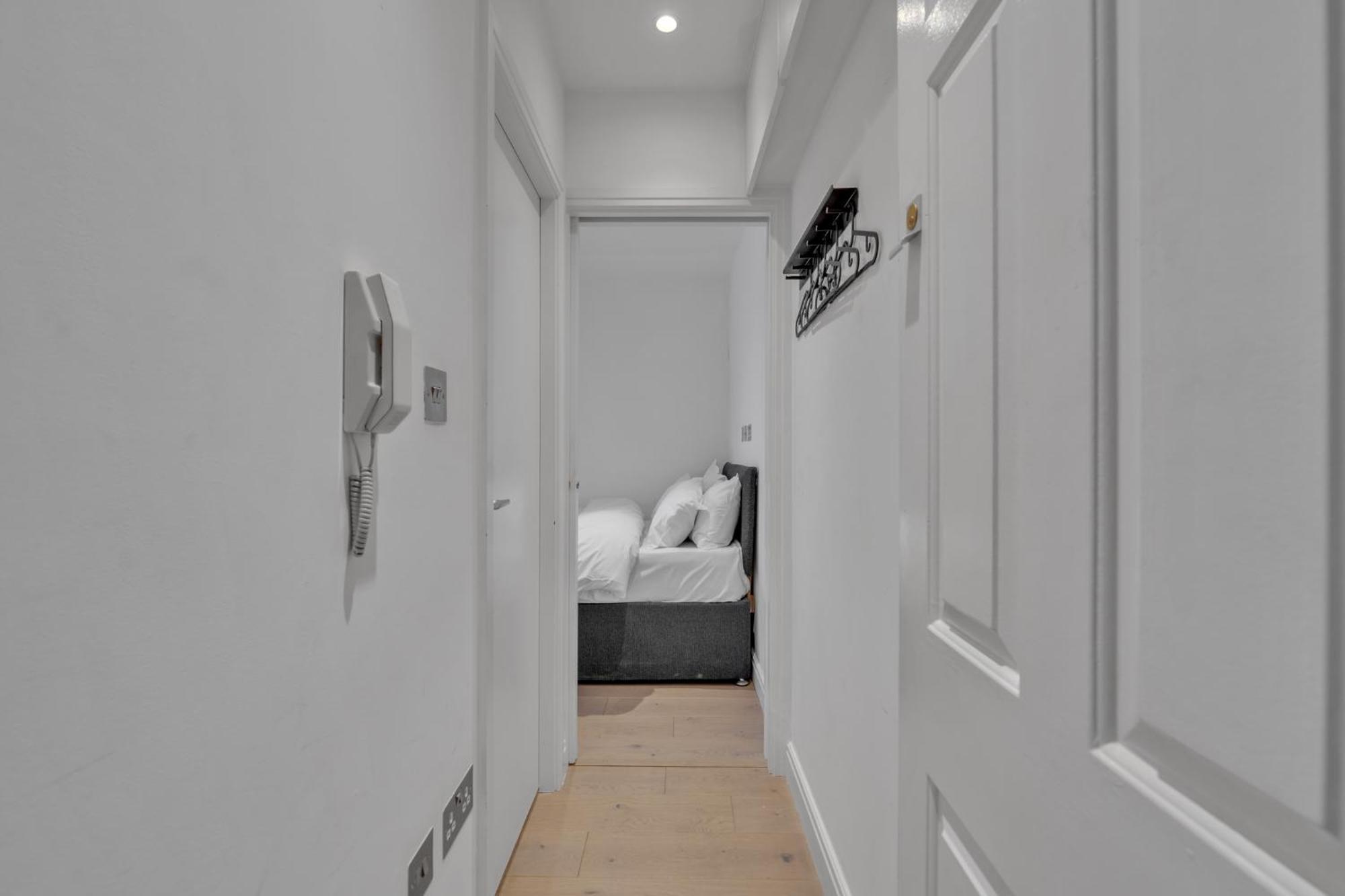 Apartment Beaufort Gardens London